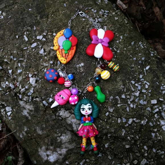 🤡🎪Clown Girl 🛼🎠Necklace 🎈🎉 - Picture 6 of 8